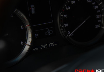 Подержанный автомобиль Lexus LX 2017 года (9 фото)