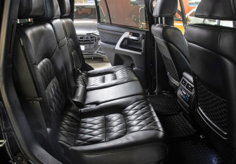 Подержанный автомобиль Toyota Land Cruiser Suv 2018 года (11 фото)