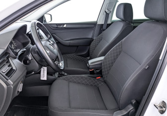 Подержанный автомобиль Skoda Rapid Liftback 2022 года (20 фото)