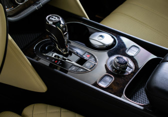Подержанный автомобиль Bentley Bentayga 2016 года (20 фото)