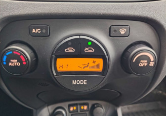 Подержанный автомобиль Kia Rio Hatchback 2009 года (12 фото)