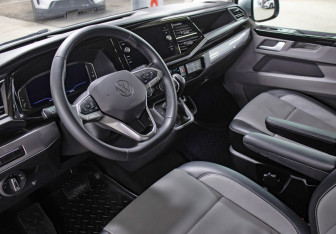 Подержанный автомобиль Volkswagen Caravelle 2021 года (17 фото)