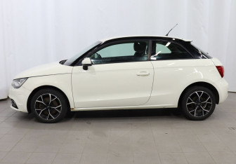 Подержанный автомобиль Audi A1 2011 года (8 фото)