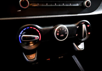 Подержанный автомобиль Kia Rio Hatchback 2021 года (24 фото)