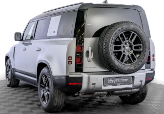Подержанный автомобиль Land Rover Defender Suv 2021 года (7 фото)