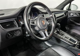 Подержанный автомобиль Porsche Macan 2016 года (13 фото)