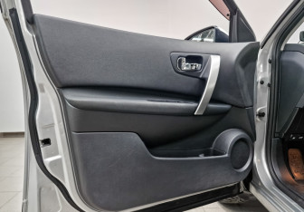 Подержанный автомобиль Nissan Qashqai 2013 года (18 фото)