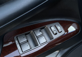 Подержанный автомобиль Lexus LX 2014 года (13 фото)