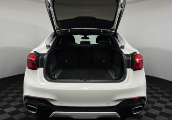 Подержанный автомобиль BMW X6 2018 года (9 фото)