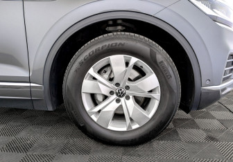 Подержанный автомобиль Volkswagen Touareg 2021 года (18 фото)