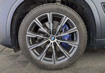 Подержанный автомобиль BMW X5 2021 года (12 фото)