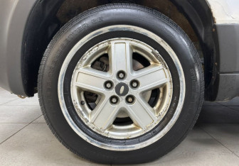 Подержанный автомобиль Ford Escape 2005 года (9 фото)