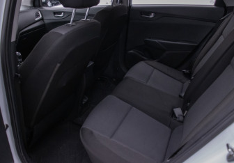 Подержанный автомобиль Hyundai Solaris Sedan 2021 года (11 фото)