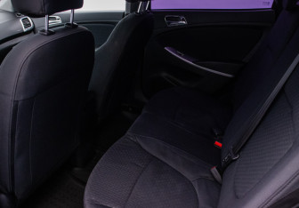 Подержанный автомобиль Hyundai Solaris Hatchback 2011 года (11 фото)