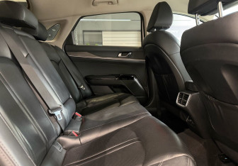 Подержанный автомобиль Kia K5 2021 года (11 фото)
