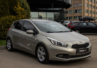 Подержанный автомобиль Kia Ceed Hatchback 2012 года (2 фото)