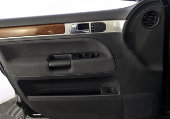Подержанный автомобиль Volkswagen Touareg 2009 года (19 фото)