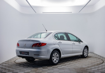 Подержанный автомобиль Peugeot 408 2014 года (5 фото)