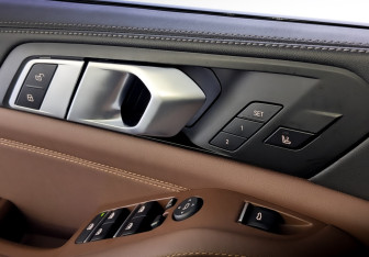 Подержанный автомобиль BMW X5 2024 года (22 фото)
