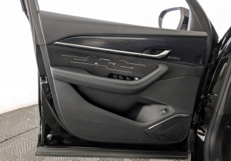 Подержанный автомобиль Geely Monjaro 2024 года (19 фото)