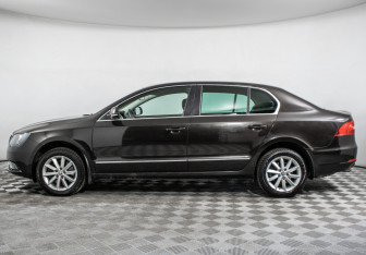 Подержанный автомобиль Skoda Superb Liftback 2014 года (8 фото)