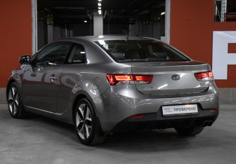 Подержанный автомобиль Kia Cerato Coupe 2012 года (7 фото)