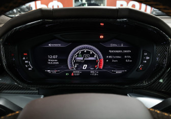 Подержанный автомобиль Lamborghini Urus 2020 года (13 фото)