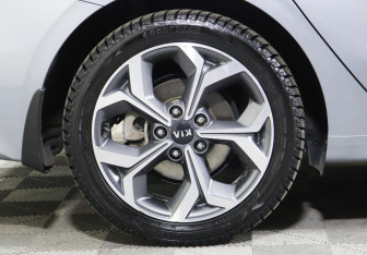 Подержанный автомобиль Kia Ceed Wagon 2020 года (5 фото)