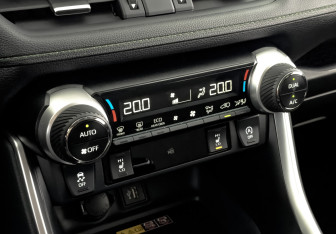 Подержанный автомобиль Toyota RAV4 2024 года (21 фото)