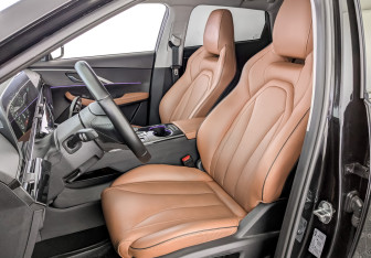 Подержанный автомобиль Omoda C5 2023 года (20 фото)