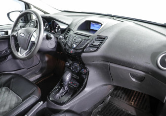 Подержанный автомобиль Ford Fiesta Sedan 2017 года (5 фото)