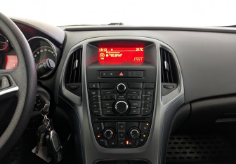 Подержанный автомобиль Opel Astra Hatchback 2012 года (15 фото)