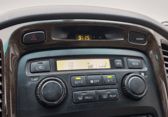 Подержанный автомобиль Toyota Highlander 2003 года (14 фото)