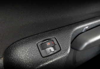 Подержанный автомобиль Peugeot Traveller 2021 года (22 фото)