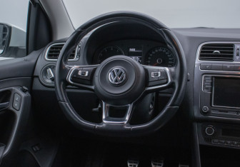 Подержанный автомобиль Volkswagen Polo Sedan 2018 года (15 фото)