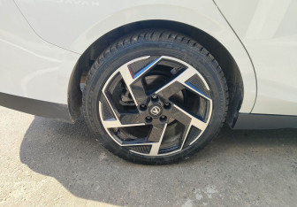 Подержанный автомобиль Changan Lamore 2024 года (12 фото)