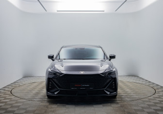 Подержанный автомобиль Changan UNI-V 2023 года (8 фото)