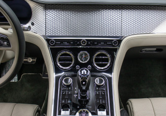 Подержанный автомобиль Bentley Continental GT Coupe 2021 года (16 фото)
