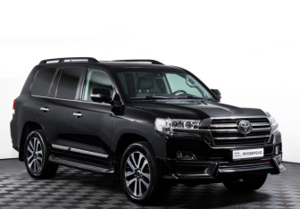 Подержанный автомобиль Toyota Land Cruiser Suv 2019 года (3 фото)