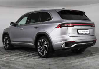 Подержанный автомобиль Geely Monjaro 2023 года (7 фото)
