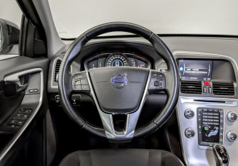 Подержанный автомобиль Volvo XC60 2017 года (23 фото)