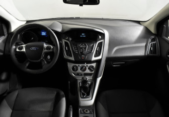 Подержанный автомобиль Ford Focus Wagon 2012 года (10 фото)