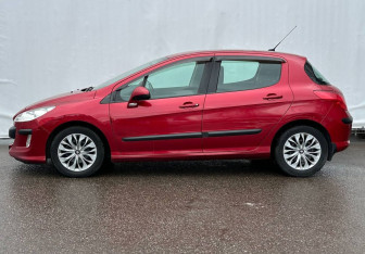Подержанный автомобиль Peugeot 308 Hatchback 2010 года (8 фото)