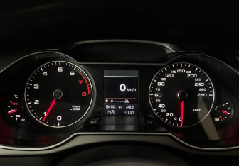 Подержанный автомобиль Audi A4 Sedan 2013 года (14 фото)