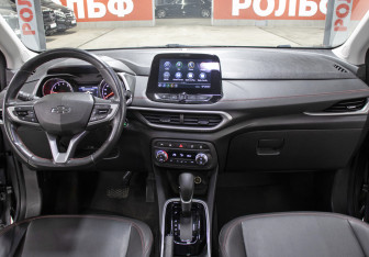 Подержанный автомобиль Chevrolet Tracker 2022 года (14 фото)