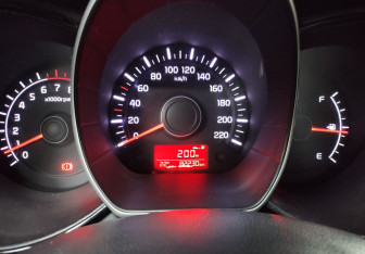 Подержанный автомобиль Kia Rio Sedan 2015 года (14 фото)