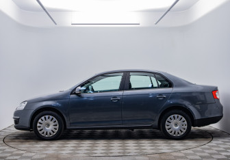 Подержанный автомобиль Volkswagen Jetta Sedan 2007 года (2 фото)