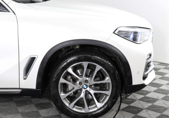 Подержанный автомобиль BMW X5 2019 года (8 фото)