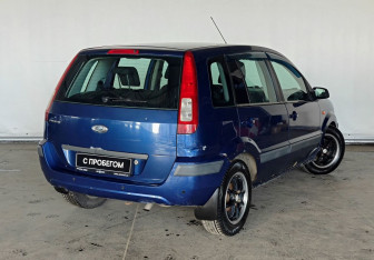 Подержанный автомобиль Ford Fusion 2007 года (6 фото)