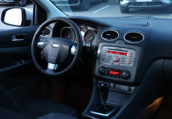 Подержанный автомобиль Ford Focus Sedan 2011 года (12 фото)
